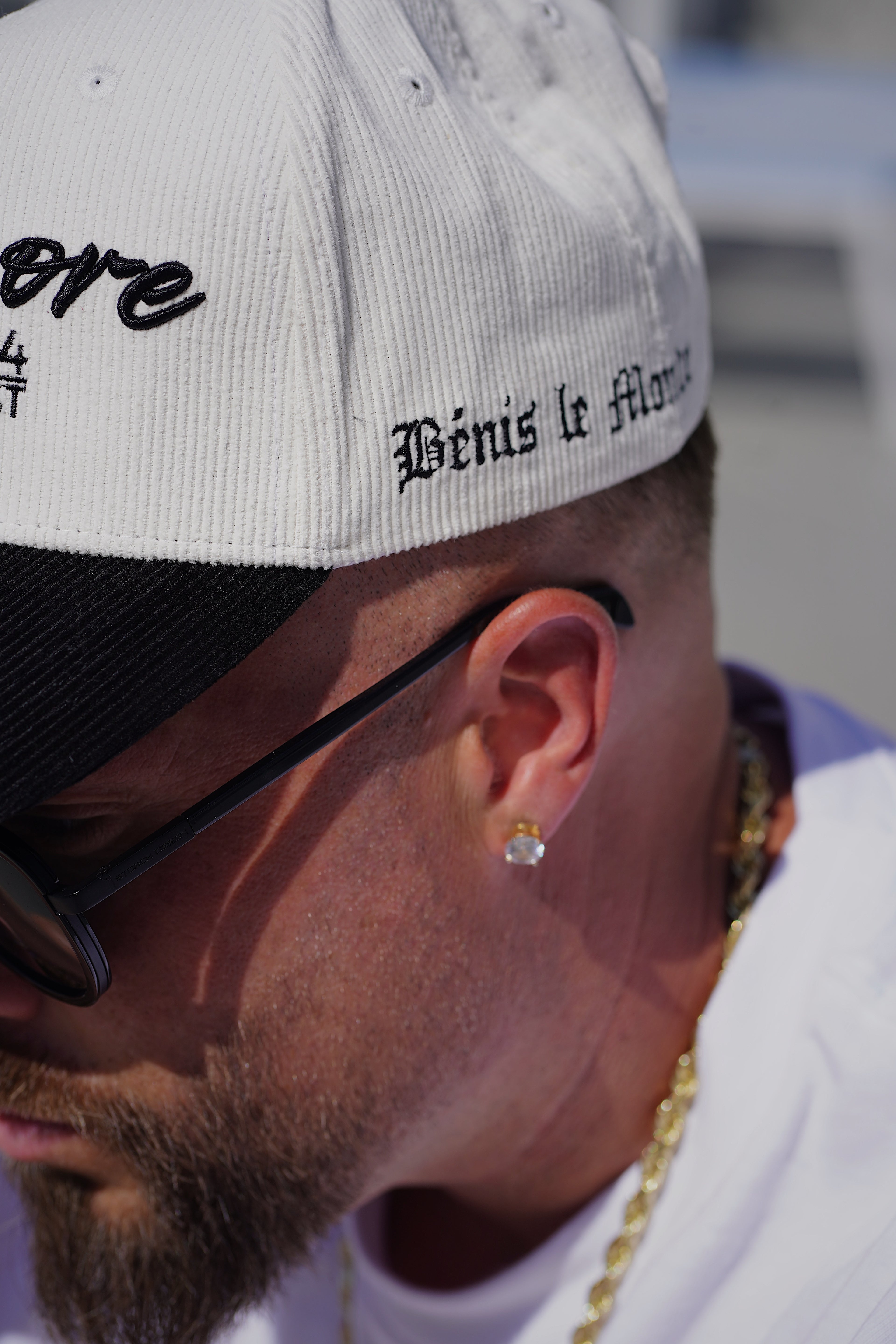 Corduroy White/Black Edition